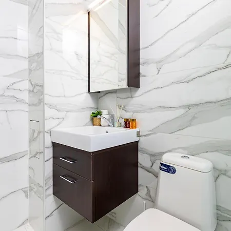 Park Flat Near To Medical *