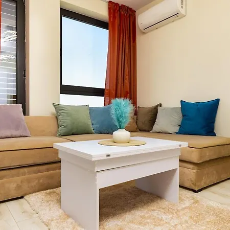 Park Flat Near To Medical *